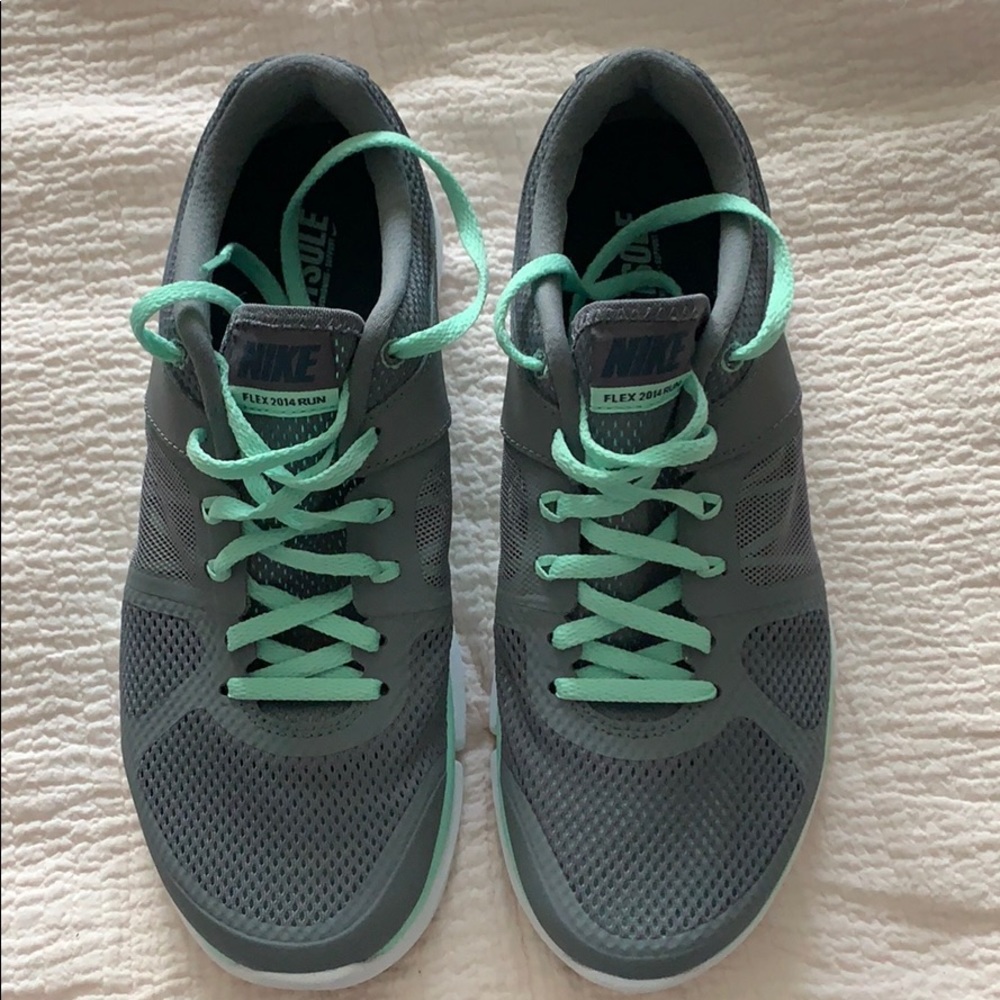 Nike Flex Run Tennis Shoes